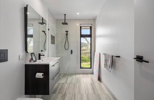 Red Hill House | Alkira Red Hill - Peaceful haven with magnificent 180 degree bay and mountain views