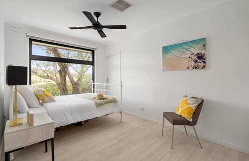 Red Hill House | Alkira Red Hill - Peaceful haven with magnificent 180 degree bay and mountain views