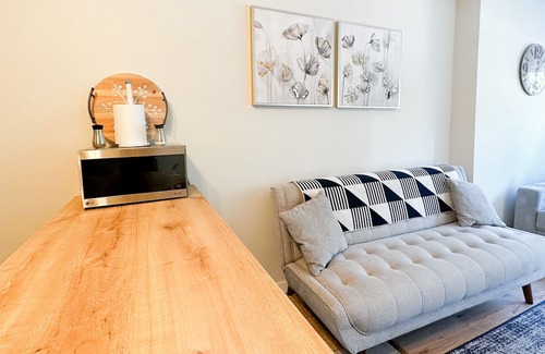 Mont-Tremblant Village Condo | The Alpine Nest-3 Beds|4 Guests |Free Parking |Pool