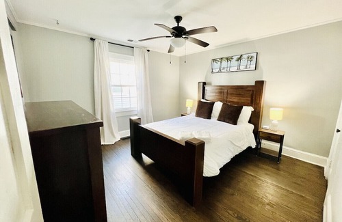 New Bern House | King Bed Pets Ghent's Relaxing Retreat