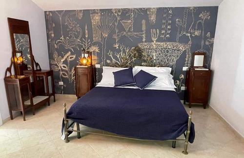 Corigliano D'Otranto House | Holiday Home 'Dependance Paloma' with Shared Pool, Wi-Fi and Air Conditioning