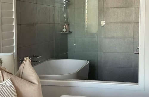 Shell Cove Apartment | NEW Luxury 3 bedroom waterfront Apartment at Shell Cove NSW 2529