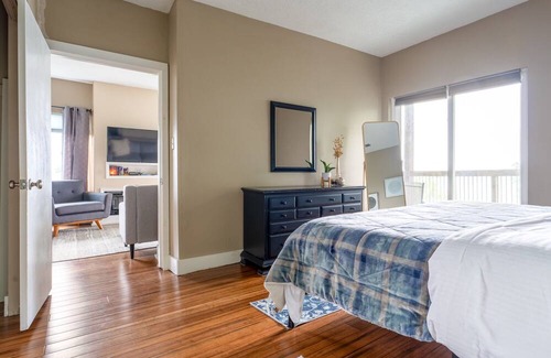 Pittsburgh Apartment | Unmatched City View! King Bed, 2BR Apt. Free Parking!