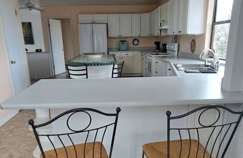 Comfort House | Views Views Views! Spacious & Close to The Fun!
