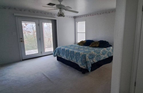 Comfort House | Views Views Views! Spacious & Close to The Fun!