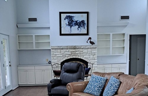 Comfort House | Views Views Views! Spacious & Close to The Fun!