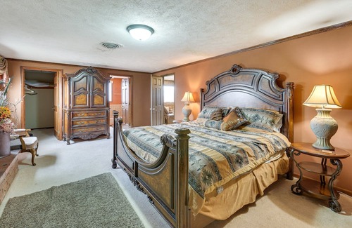 Hutchinson House | Hutchinson Home w/ Pond Access - 3 Mi to Town!