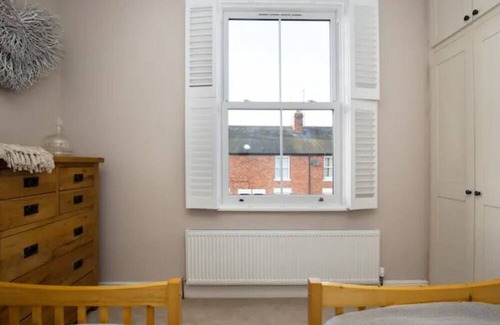 Stony Stratford House | Pass the Keys | Bright PetFriendly Terrace home in Stony Stratford