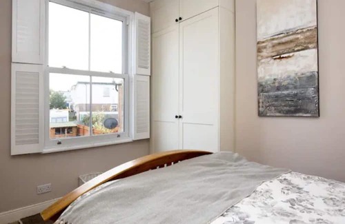 Stony Stratford House | Pass the Keys | Bright PetFriendly Terrace home in Stony Stratford