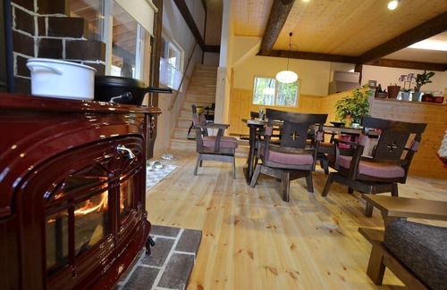 Kofu-cho RV Rental | White walled log cottage 10 people Swing ope / Maniwa City Okayama