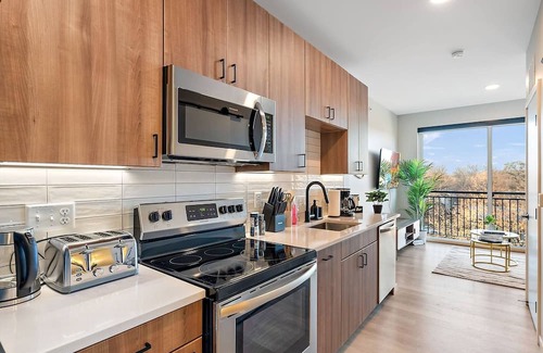 St. Anthony West Apartment | Coze 1BR with Gym & Free Parking By Target Field