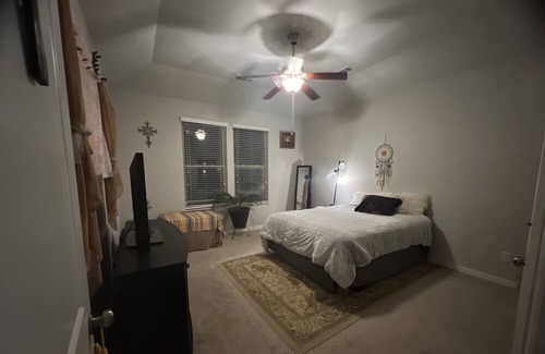 Spring Hill House | Professional Short Term Rental! Close to everything in Spring Hill! Pet Friendly