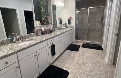 Spring Hill House | Professional Short Term Rental! Close to everything in Spring Hill! Pet Friendly