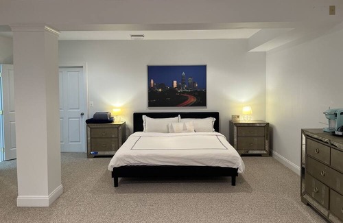 Idylwood House | Cozy 1B1B Suite Safe Community