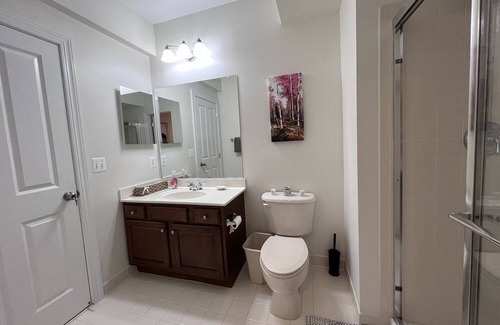 Idylwood House | Cozy 1B1B Suite Safe Community