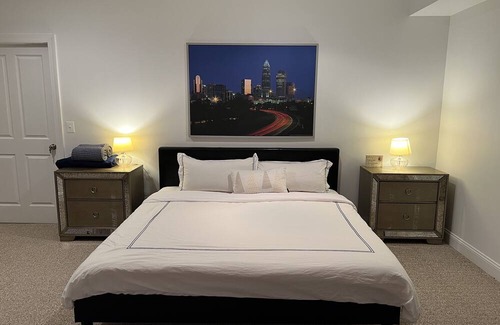 Idylwood House | Cozy 1B1B Suite Safe Community