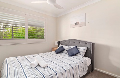 Dora Creek House | Spacious Waterfront Delight with Free Wifi. Spend some Lazy Dayz at Dora Creek