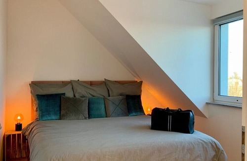 Wilhelmsruh Apartment | Luxury Penthouse: Jacuzzi, Pool table, BBQ & desks