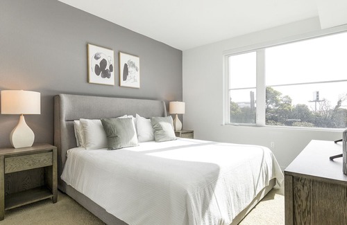 Downtown Apartment | Modern Apartment in Prime Location (ID7724X75)