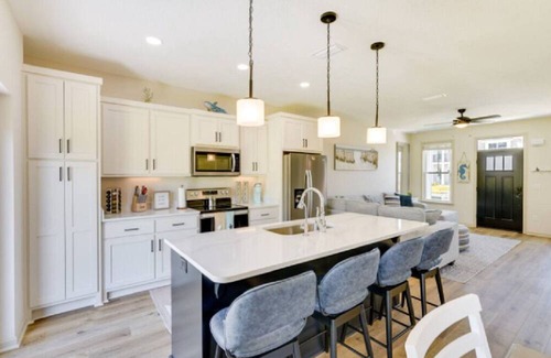 Cedar Grove House | New! 4BR Beach Bliss -15-Mins Getaway Sleeps 12