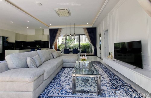 Si Sunthon Villa | This property is a 403 SQM villa with 3 bedrooms and 3.5 bathrooms.