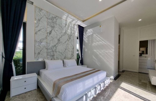 Si Sunthon Villa | This property is a 403 SQM villa with 3 bedrooms and 3.5 bathrooms.