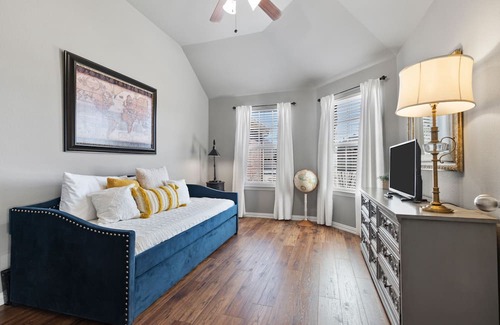 Tarrant County House | Quiet and cozy home, perfect for families and dogs. Close to Dallas and Ft Worth