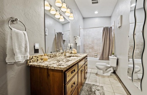 South Park House | Luxury home 5 minutes from town