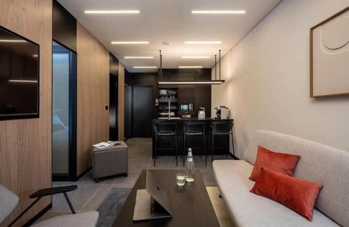Bat Yam Apartment | Magnificent 1BR Suite Near Rothschild Boulevard