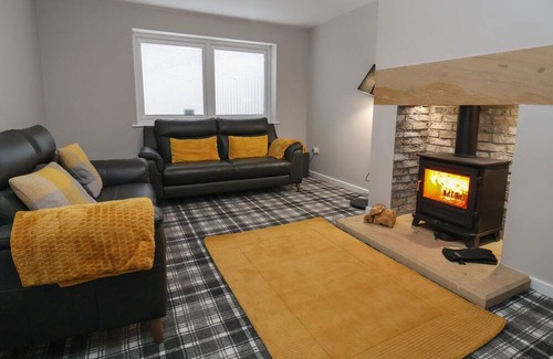 Froncysyllte Cottage | 7 WOODLANDS GROVE, pet friendly, with open fire in Froncysyllte