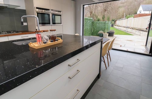 Froncysyllte Cottage | 7 WOODLANDS GROVE, pet friendly, with open fire in Froncysyllte