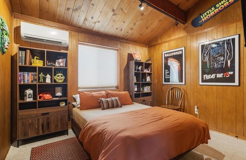 Meadowbrook Estates Cabin | Horror Themed Cabin! Retro Scary Movie-Inspired
