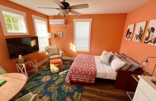 Southern Pines House | The Birdie Bungalow - quaint, fully fenced, pool and deck in Southern Pines