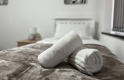 Sheldon Apartment | Stylish Stay 10 mins from NEC, HS2 & BHX Airport