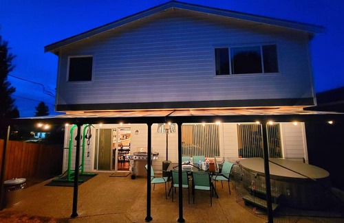 Hilltop House | New Luxury Hilltop Home Near Downtown Tacoma w/Room for All