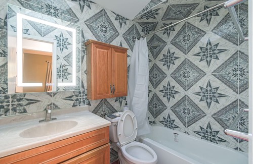Elmont Apartment | New York Abode w/ Fire Pit, Near Lower Manhattan!