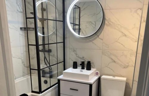 Enfield Lock Apartment | Modern luxury two-bedroom apartment