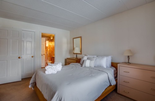 Killington Condo | Pico Mountain Condo: Ski On/Off, Close to Killington. C307