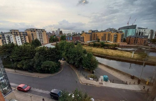 Leeds City Center Apartment | Leeds Dock: 2 Bedroom Haven