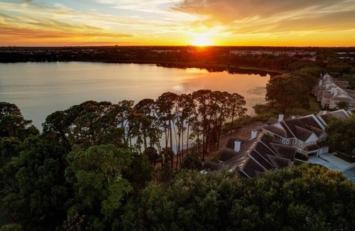 Doctor Phillips House | Furnished Corp. Rental. Minutes restaurants, theme parks, airport, hospital.