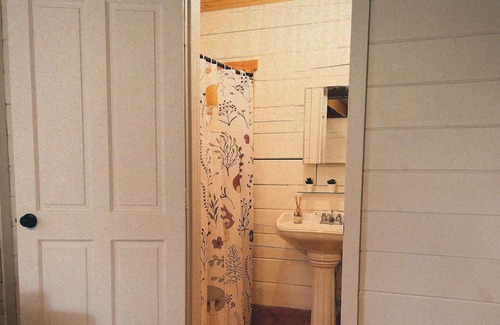 Gallipolis Ferry Cabin | Cozy Cabin in The Woods — Romantic Getaway