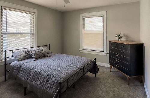 Topeka House | Bungalow of your DREAMS!! Room for the whole family and pet friendly.