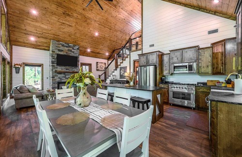 Broken Bow Cabin | NEW! RIVERFRONT-DIRECT ACCESS TO WATER-PIER & GRAVEL ROAD MOUNTAIN FORK LANDING