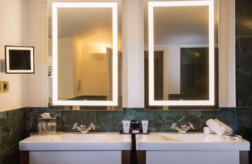 Rondo - Torretta House | Stylish Unit w/ Breakfast & Step to M5 Metro Line
