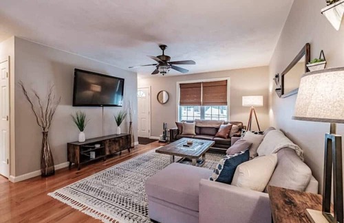 Conway House | Tranquil Paradise: Enchanting 3-Bedroom Brookside