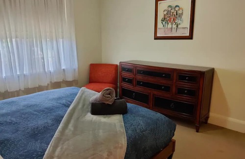 Mansfield House | Ashlyn House, Central 2BR King Queen, Entire home
