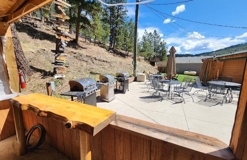 Hill City Cabin | Next to Everything!!! MT. Rushmore, SXS, bike, hiking trails. Walk to Hill City