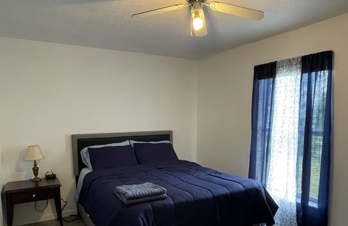 Winter Haven House | Relax with the whole family at this peaceful place.