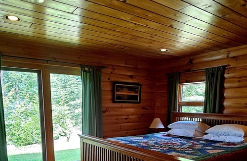 Greenville Cabin | Waterfront log cabin with rustic luxury in the Moosehead Lake region