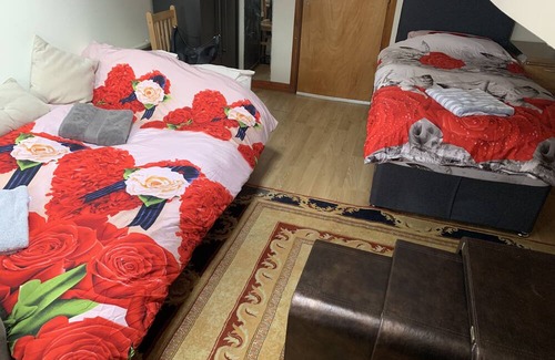 Edmonton Apartment | Cozy studio flat with separated bathroom in London